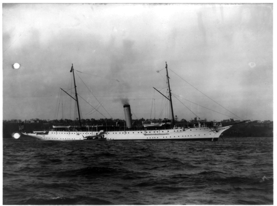 Starboard view of the presidential yacht Mayflower with bow to right LCCN89711950