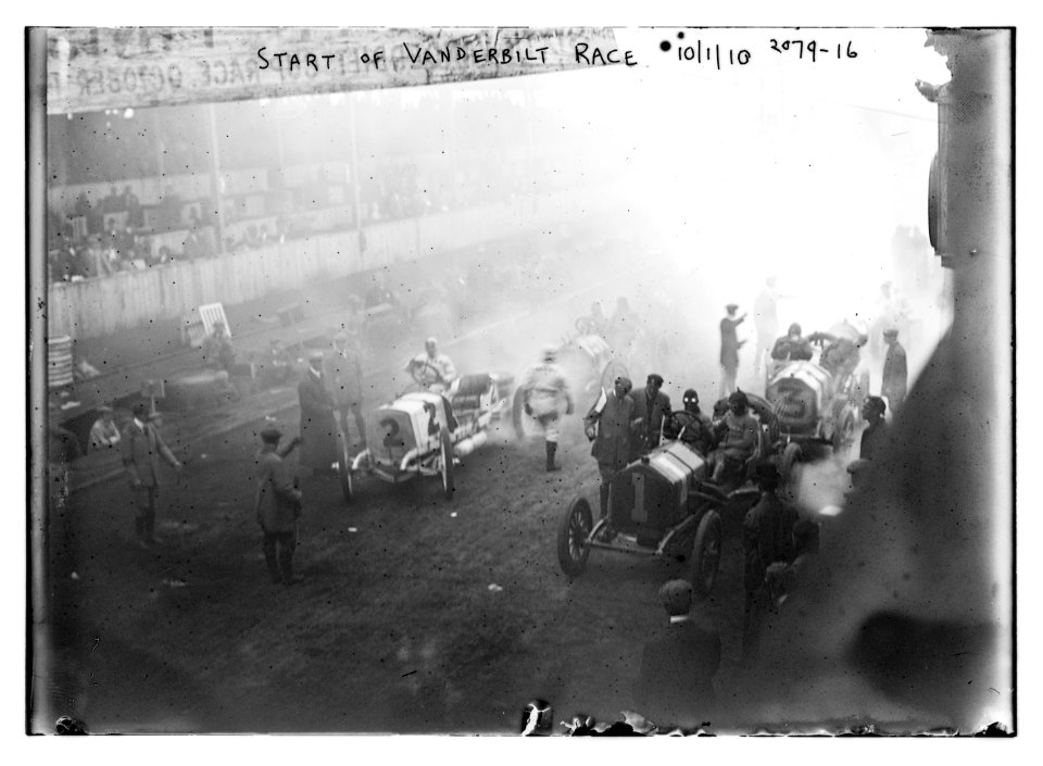 Start of Vanderbilt Race LCCN2014688536