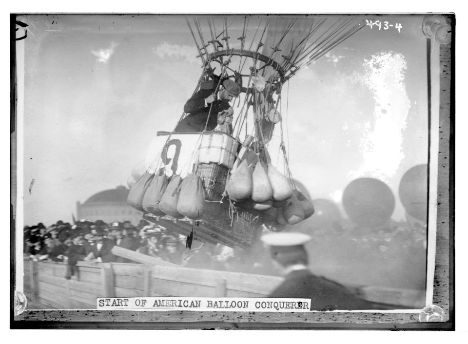 Start of American balloon Conqueror (Berlin) LCCN2014682380