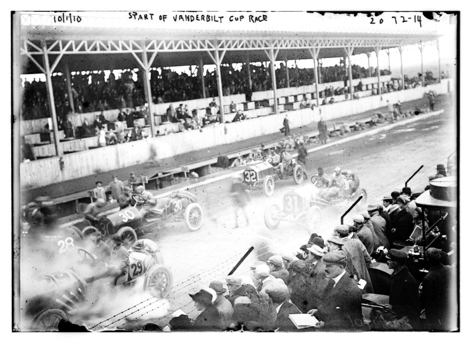 Start of Vanderbilt Cup Race LCCN2014688483