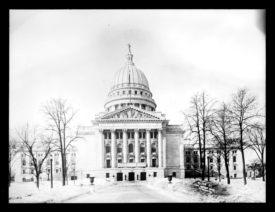 State Capitol Building, Madison, Wisconsin LCCN2016824391