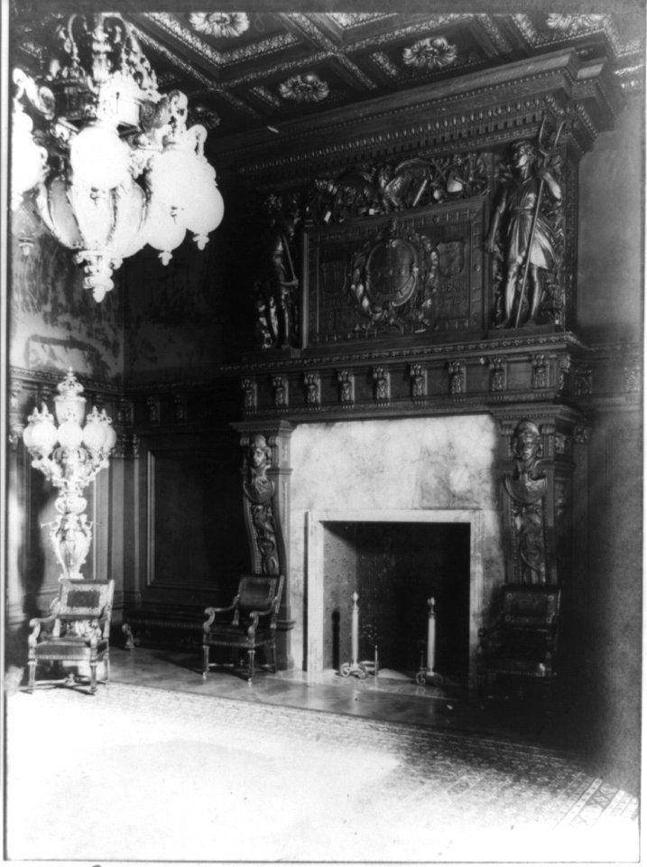 State Capitol, Harrisburg, Pennsylvania- Governor's reception room - carved mantel LCCN96511958