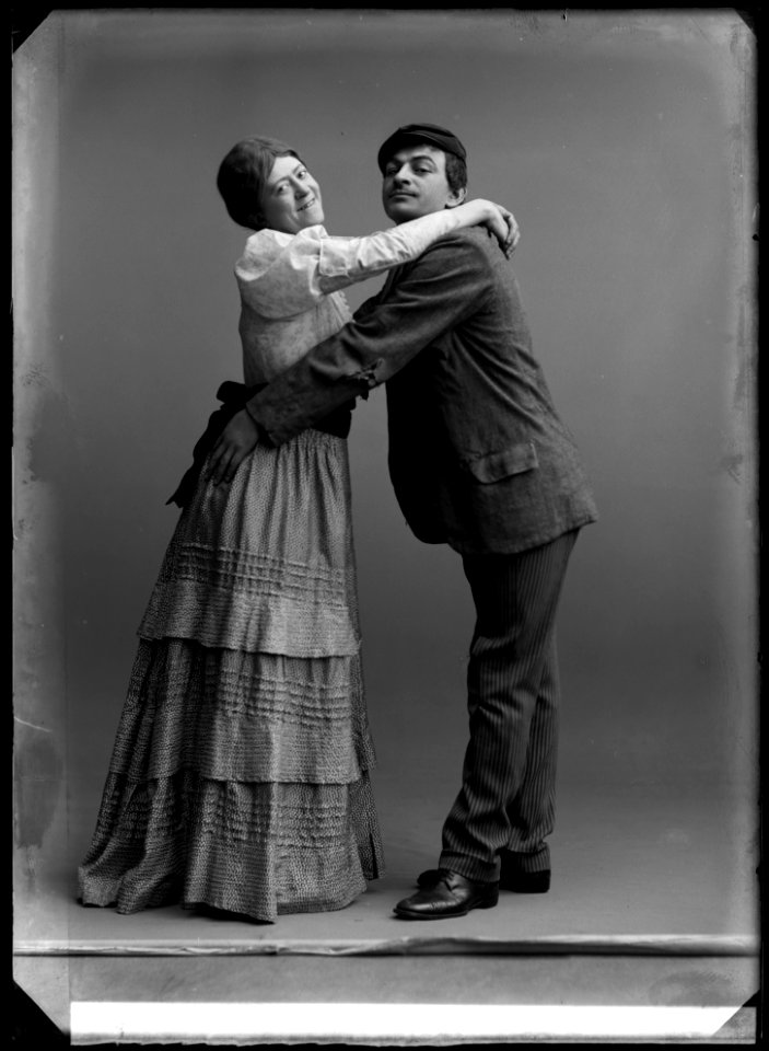 Stassa Wahlgren and Victor Sonnander in the revue Konstgjorda Svensson at Södra teatern 1909 - SMV - GV038