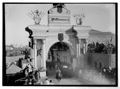 State visit to Jerusalem of Wilhelm II of Germany in 1898. Large crowd waiting at 'Willkommen' arch for Emperor's arrival. LOC matpc.04608