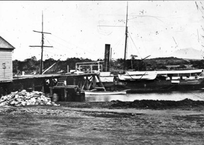 StateLibQld 1 137115 Paddle steamer, Gladstone, ca. 1870