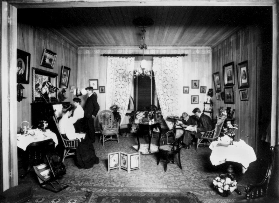 StateLibQld 1 137867 Living room of the Poulsen family home, ca. 1910