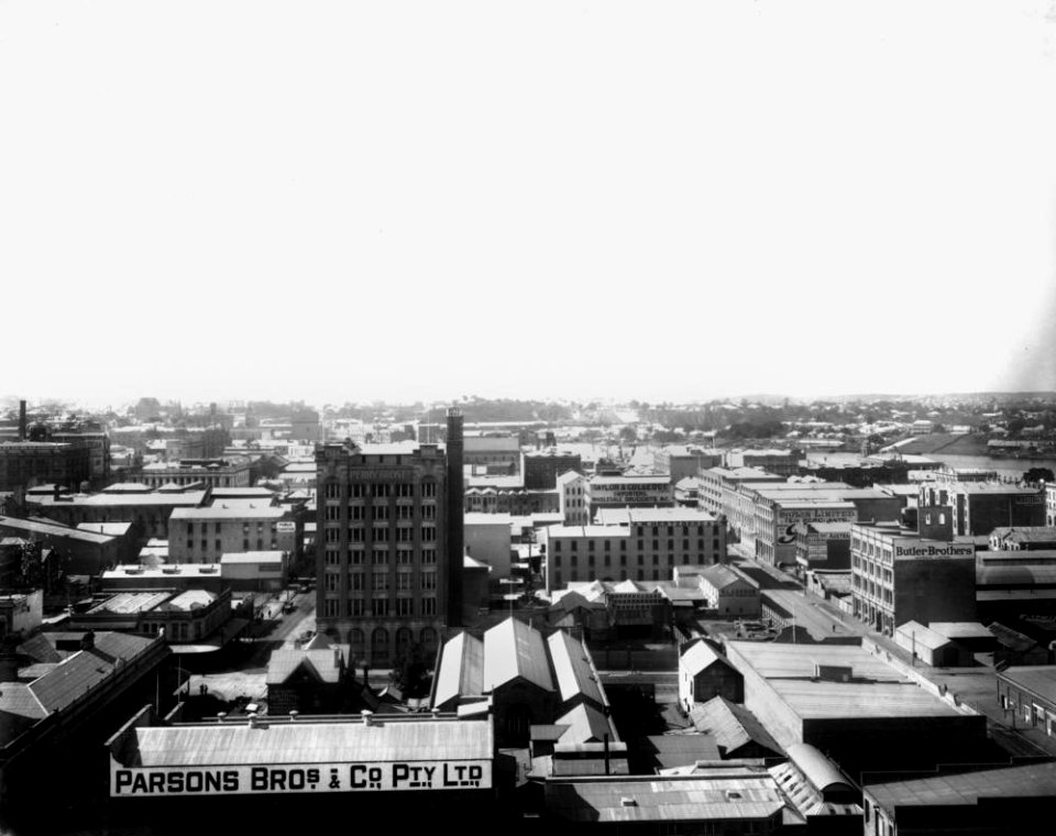 StateLibQld 1 137887 Looking north over the city of Brisbane, ca. 1915