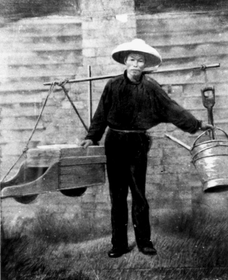 StateLibQld 2 116084 Chinese gold digger starting for work, ca. 1860s