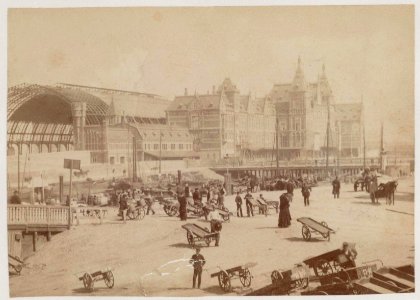 Stationplein gezien vanaf Prins Hendrikkade