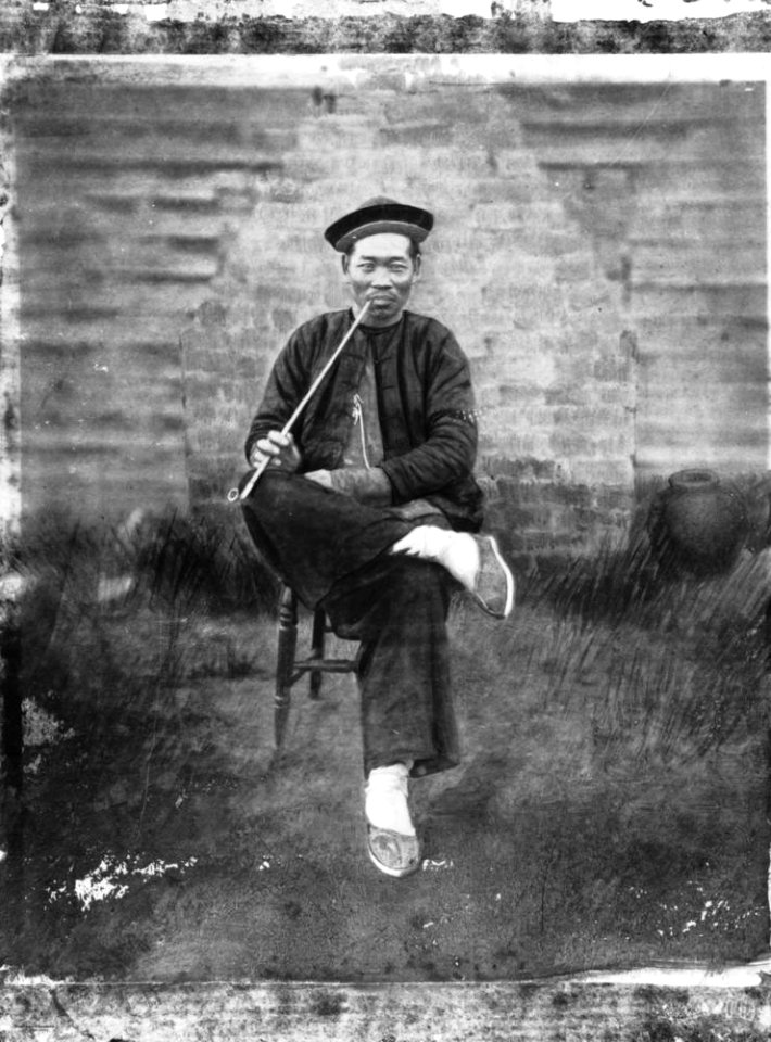 StateLibQld 2 112204 Portrait of a man with a pipe, 1860-1870