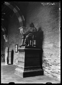 Statue - Hôtel d'Assézat. - FRAC31555 18Fi010