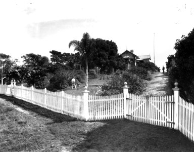 StateLibQld 1 137967 Residence and garden of Poul Poulsen ca 1910 photo