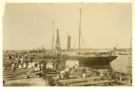 StateLibQld 1 235182 Scene at the Brisbane docks, ca. 1870