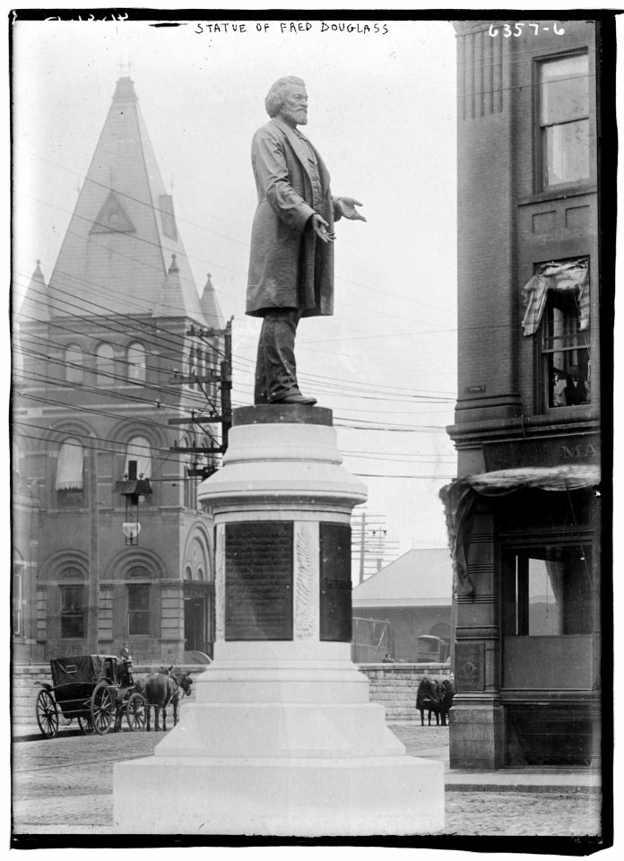 Statue of Fred. Douglass LCCN2014718197