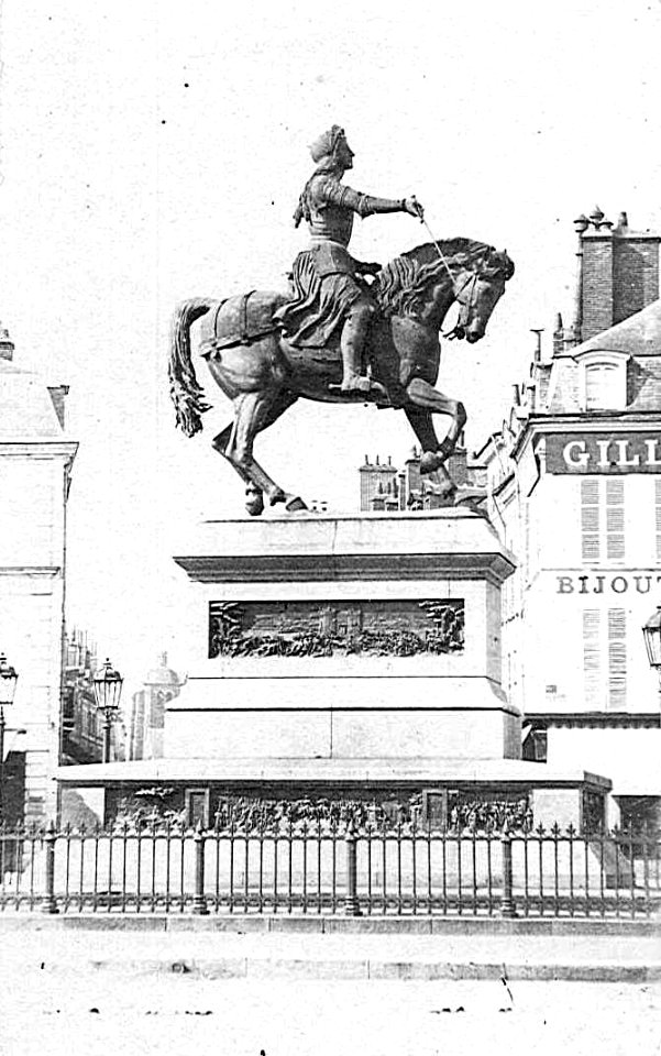 Statue Jeanne Orleans