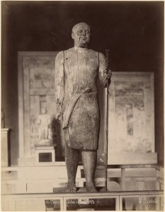 Statue en bois