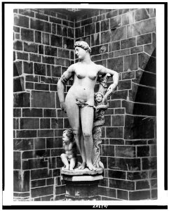 Statue of Eve. Roof of cathedral LCCN91732179