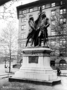 Statue of George Washington and Lafayette shaking hands, New York City LCCN96513751