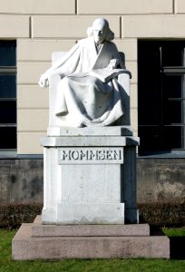 Statue Unter den Linden 6 (Mitte) Theodor Mommsen