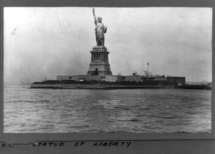 Statue of Liberty (and) New York Harbor LCCN2002716176