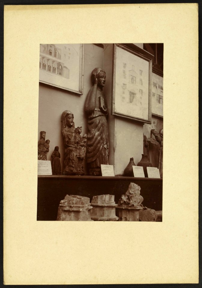 Statues (sculptures) - J-A Brutails - Université Bordeaux Montaigne - 1531