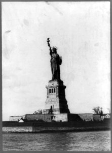 Statue of Liberty, N.Y. Harbor LCCN2002716185