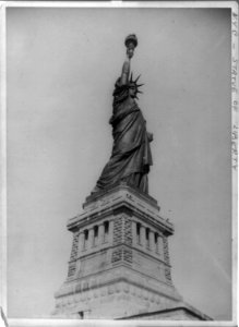 Statue of Liberty, New York Harbor, from the South LCCN2002716177