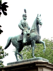 Statue of Komatsu Akihito (Ueno, Tokyo) - DSC04962