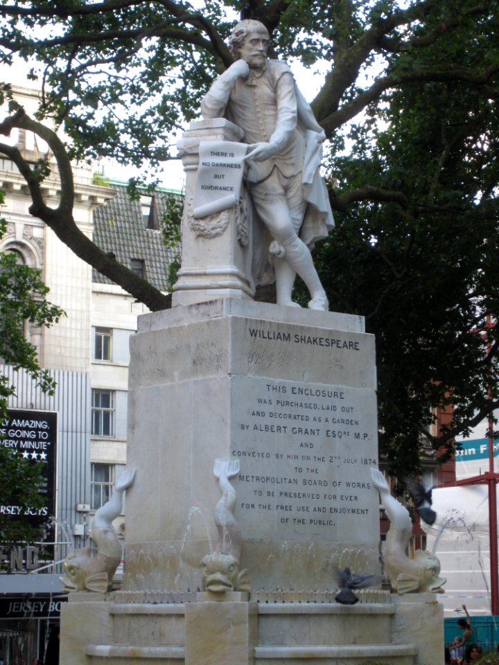 Statue of William Shakespeare, Leicester Square (2014)