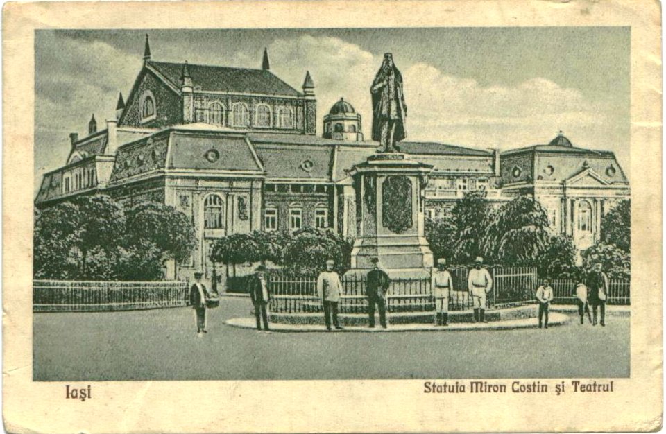 Statuia lui Miron Costin din Iaşi4