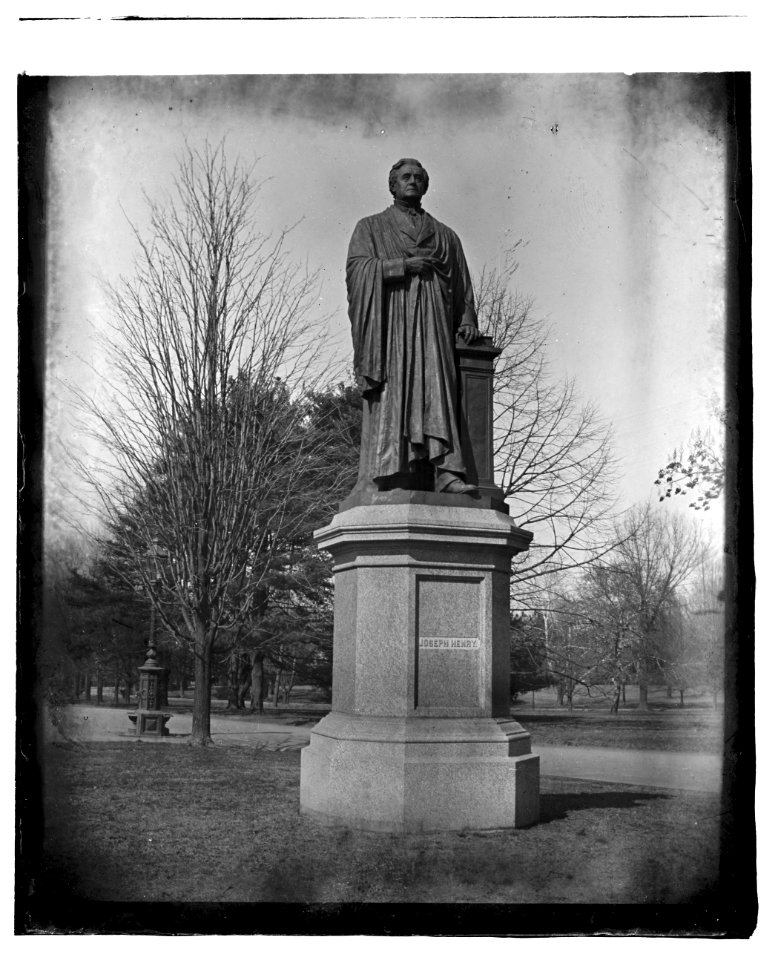 Statue, Jos. Henry LCCN2016819550