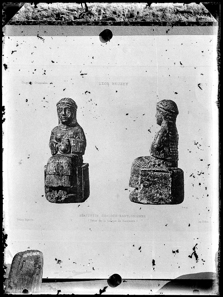Statuette Chaldéo-Babylonnienne vêtue de la tunique de Kaunakes. - Fonds Berthelé - 49Fi1528