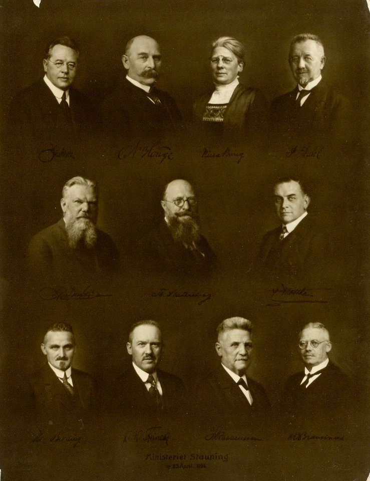 Stauning I cabinet