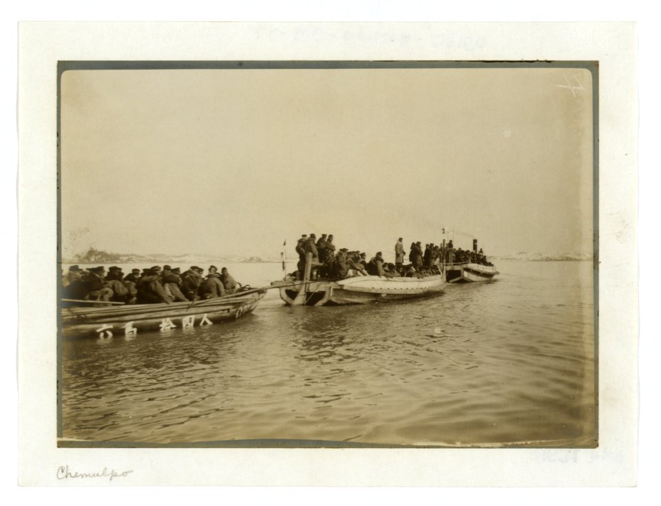 Steam launch carrying six over-crowded boat loads soldiers to landing, Chemulpo LCCN2005679323