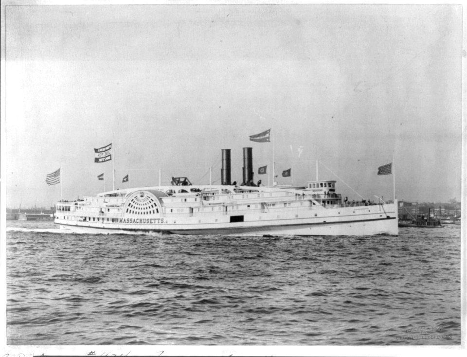 Steamboats- MASSACHUSETTS - bow to right LCCN2003655639