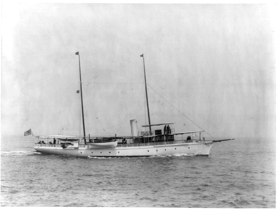 Steam yachts- ANA - side view with bow to right LCCN2003655591