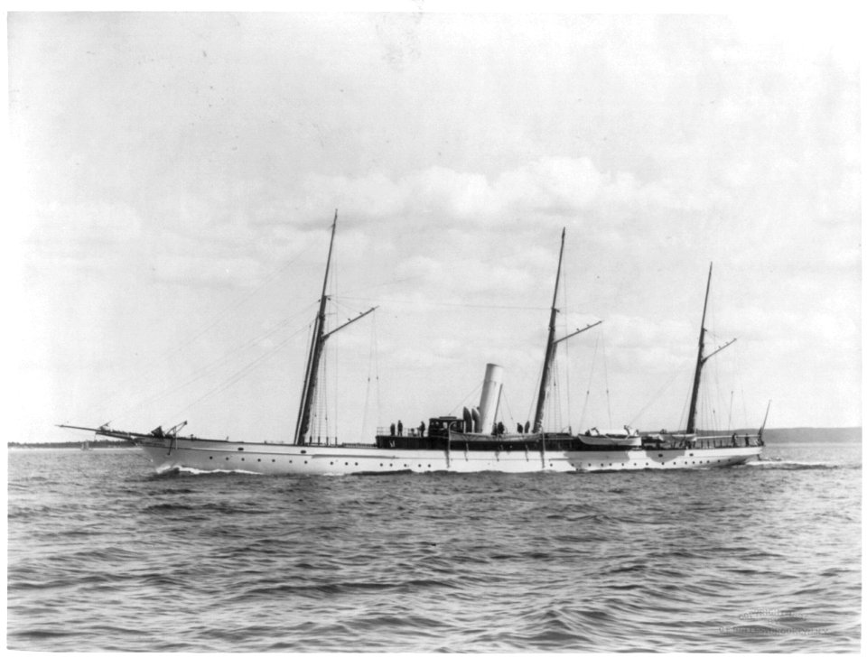 Steam yachts- ALATUNLA - side view with bow to left LCCN2003656051