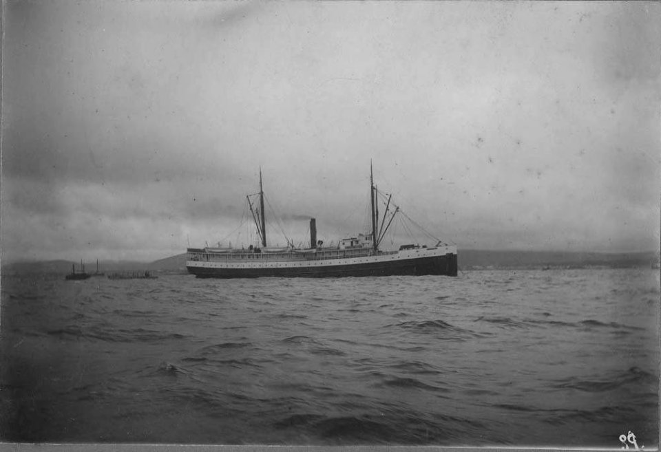 Steam schooner NOME CITY at anchor, Washington, ca 1900 (HESTER 616)