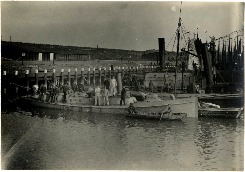 Steam launch of the HMS Cressy at the Port of Scheveningen in The Hague, 1914