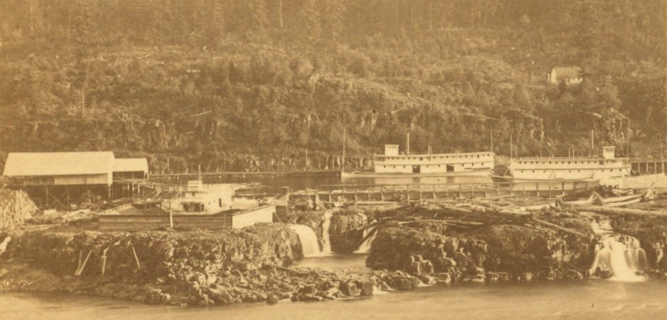 Steamboats in boat basin, Oregon City - c. 1865