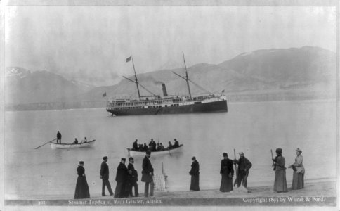 Steamer TOPEKA at Muir Glacier, Alaska LCCN2006675650