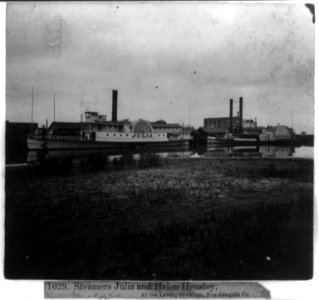 Steamers Julia and Helen Hensley at the Levee, Stockton, San Joaquin Co. LCCN2002719299