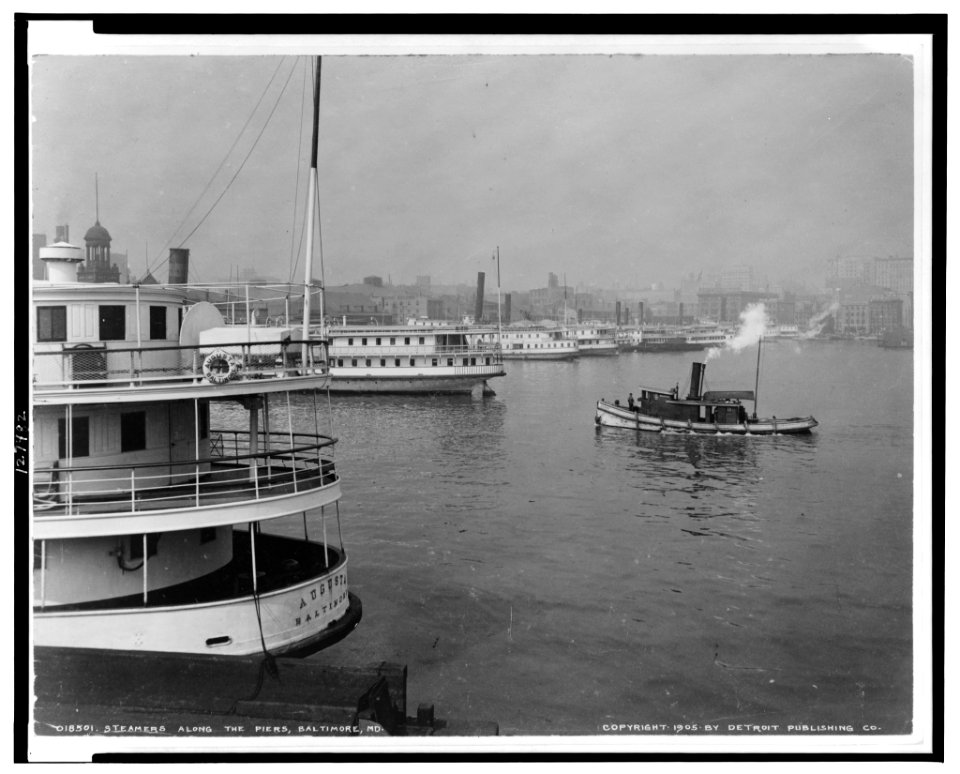 Steamers along the piers, Baltimore, Md. LCCN00649760