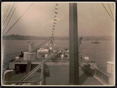 Steamship Olympic after deck with New Jersey shoreline in background LCCN2002721357