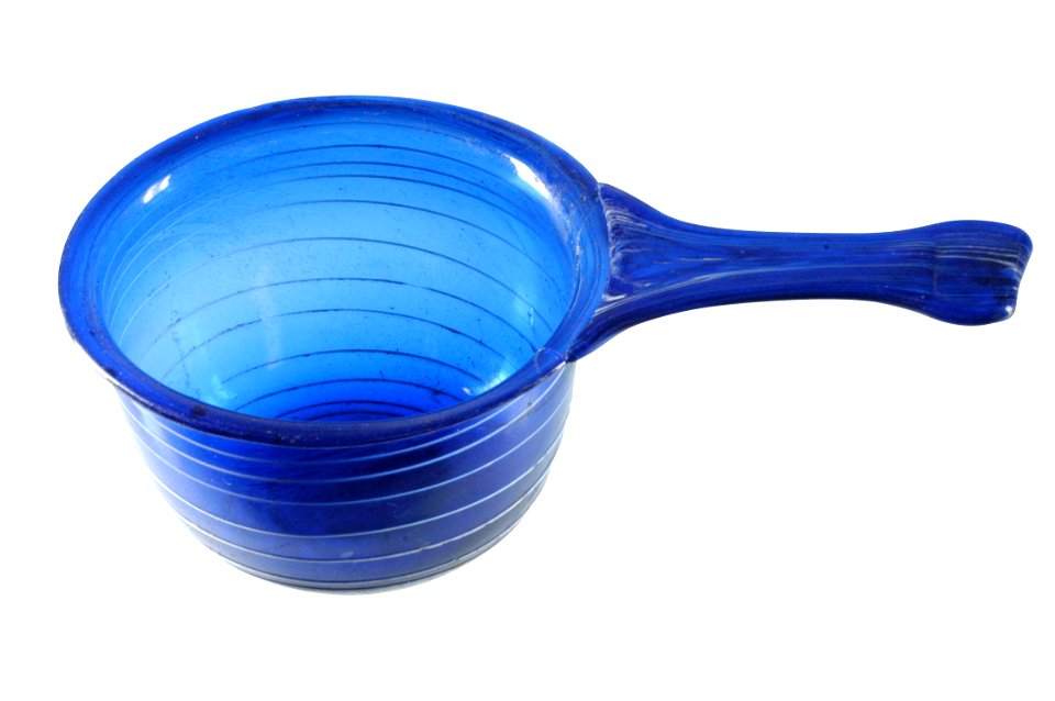 Steelpan in glas met glasdraadversiering, 0 tot 100 NC, vindplaats- Berlingen, Tomveld, Bosstraat, 1968-1970, tumulusgraf 26-, collectie Gallo-Romeins Museum Tongeren, 69.B.26.6