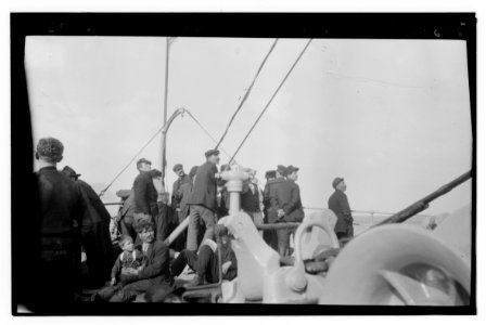 Steerage passengers at bow of FRIEDRICH DER GROSS LCCN2014707273