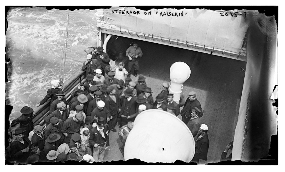 Steerage of Kaiserin LCCN2014688582