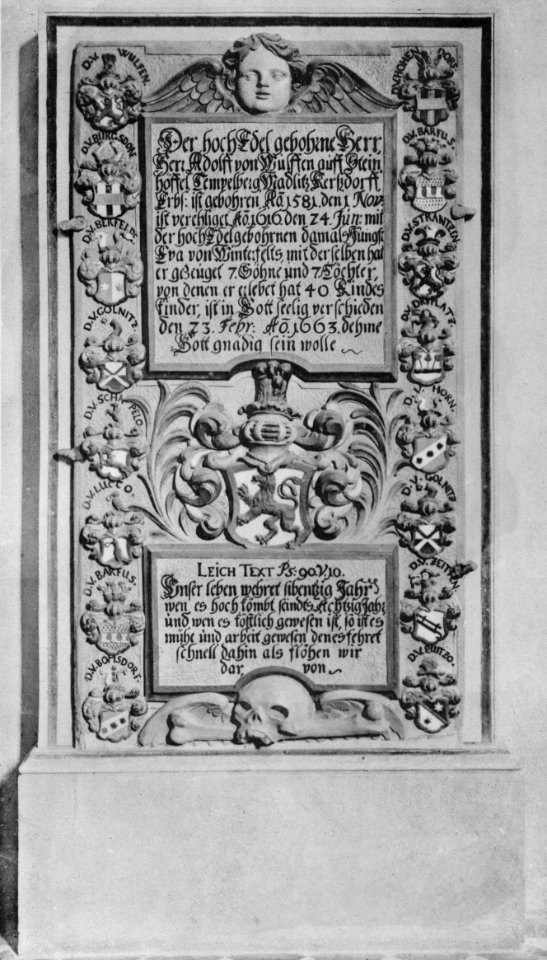 Steinhöfel Grabstein für Adolph von Wulffen in der Kirche
