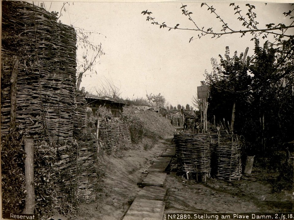 Stellung am Piave Damm. 2.-5.18. (BildID 15617795)