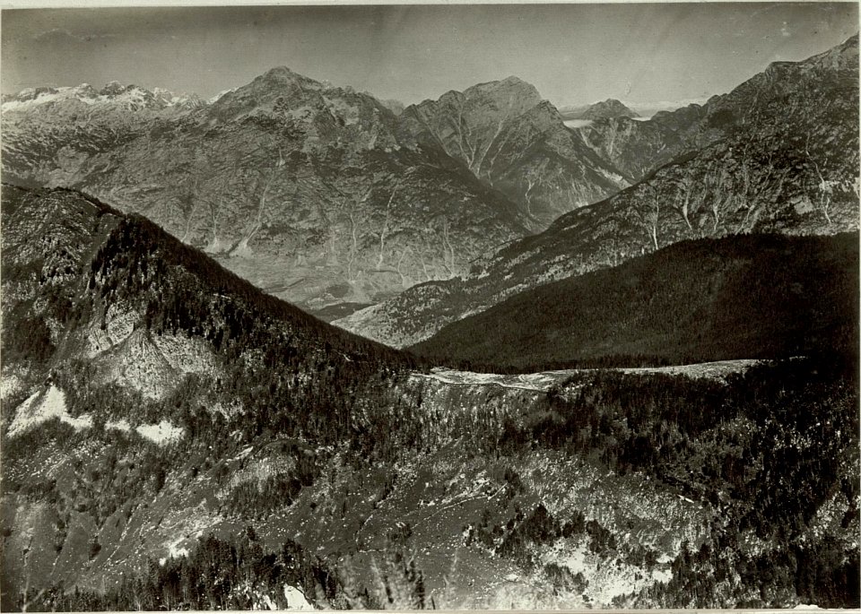 Stellung am Sattel des Golubar Planina mit dem Rücken des Javorcek. Hintergrund Confinkette, Rombon Seekopf. (BildID 15462861)